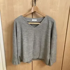 BEAUTY & YOUTH グレー Vネックニット
