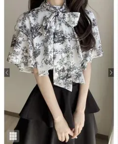 花柄リボン付きフレア袖トップス