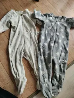 足つきロンパース