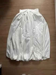 ホワイト フレアスカート バルーンシルエット