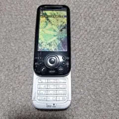 au W41T W62sh ガラケー 2台セット 台座 グリーン 動作品 レトロ au W41T W62sh ガラケー 2台セット 台座 グリーン 動作品 レトロ