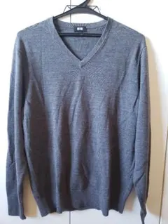 UNIQLO グレー Vネックセーター Mサイズ
