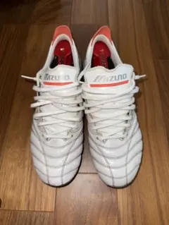 モレリアネオ　限定色　白✖️赤　25.5 モレリアNEO4限定カラー25.5 モレリアNEO4限定カラー25.5 残り