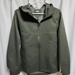 美品【UNIQLO】ブロックテックパーカMサイズ　425419 ダークグリーン