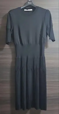 Givenchy ブラック 半袖 ひざ丈ワンピースのサムネイル
