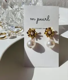 m pearl フラワーモチーフパールピアス