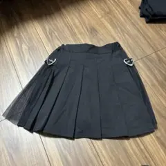 黒のプリーツスカート チュール付き