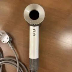訳あり】ダイソン ドライヤー ※プラグ根元に発熱あり - メルカリ