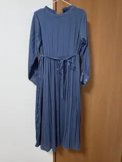 【値下げ】美品　urban researchプリーツワンピースのサムネイル