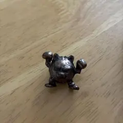 ポケモン オコリザル 金属製のサムネイル