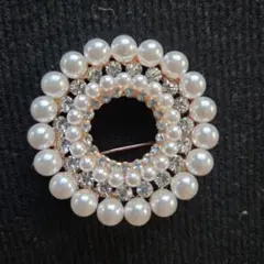 パールとクリスタルのブローチ