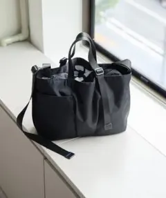 【美品】イアパピヨネ アジャスタートートバッグ横型 ブラック