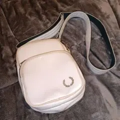 Fred Perry ホワイト ショルダーバッグ