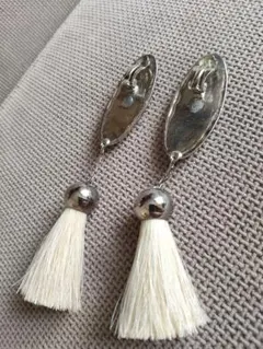 Item thumbnail for item fc2c044c-ac56-4b19-987b-db0dbb3abeaa