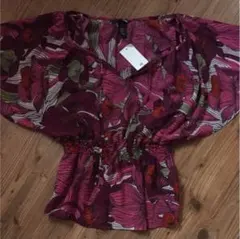 H&Mタグ付き ボタニカル柄トップス