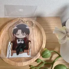 進撃の巨人　夢見る王座　リヴァイ　アクリルキーホルダー