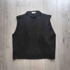 ニットベスト ノースリーブ ケーブル編み グレー レイヤード レディース