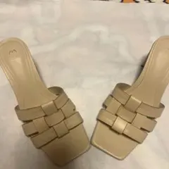 ZARA ベージュ ストラップサンダル