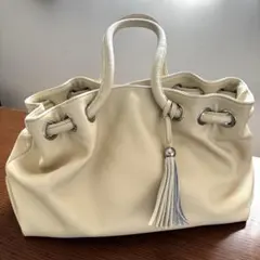 carino 本革オフホワイト バッグ タッセル付き