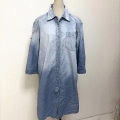 デニムシャツワンピース グラデーション ハート刺繍のサムネイル