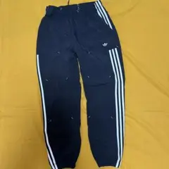 adidas ジョガーパンツ 黒 3本ライン