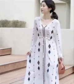 ホワイトダイヤモンド刺繍マキシワンピース