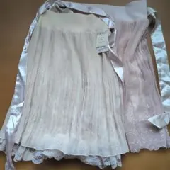 春用ピンクとベージュスカート レース刺繍入り（新古品と中古品）2枚セット