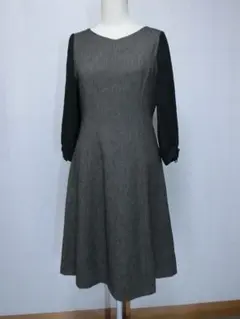 STRAWBERRY ストロベリーフィールズ　濃グレーで袖がシフォンのワンピース