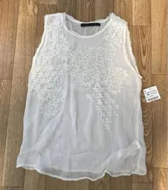 新品タグ付☆高見え☆高級感☆ZARA☆ブラウス☆アイボリー☆刺繍☆XS-S☆