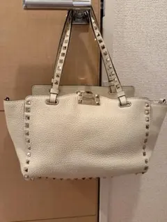 VALENTINO ロックスタッズ ハンドバッグのサムネイル
