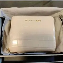 CHARLES & KEITH 二つ折り財布 Cream