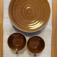ニトリ カルエクレ特大皿・スープカップセット（茶）のサムネイル