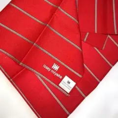 新品　ISSEY MIYAKEハンカチ　ユニセックス　　レッドボーダー　ロゴ入り