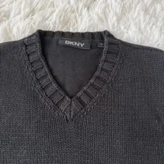 希少！ヴィンテージ DKNY ブラック Vネック ノースリーブニット Mのサムネイル