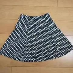 ユニクロ　フレアスカート Sサイズ　黒とホワイト花柄