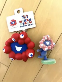 万博 ミャクミャク ハローキティ キーホルダー ぬいぐるみ 日焼け