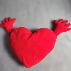 ハート型 クッション 腕付き レッド