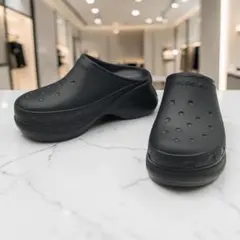【未使用品】BALENCIAGA CROCS MULE サンダル ブラックのサムネイル