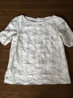 BAUM UND PFERDGARTEN 花柄刺繍 半袖トップスのサムネイル