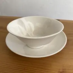 ホワイト陶器 ティーカップとソーサーセット