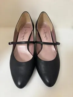 【銀座かねまつ】黒 ストラップ付き 低ヒールパンプス
