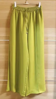 GU ワイドパンツ Mサイズ ライムグリーン