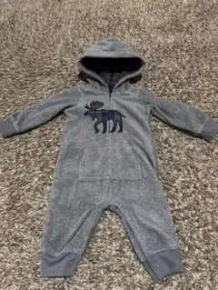 カーターズ　グレーのフリースロンパース