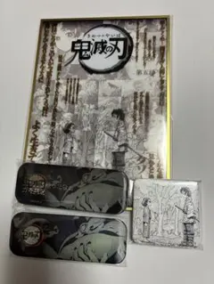 鬼滅の刃　ダイニング　お楽しみくじ　アクリル色紙　缶バッジ　４点セット