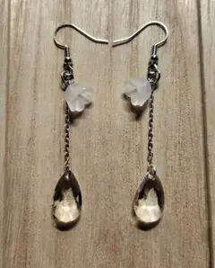 フラワーモチーフドロップピアス