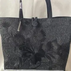 リメイクトートバッグ 美品 1005 高級正絹夏帯(盧)黒百合総刺繍 - メルカリ