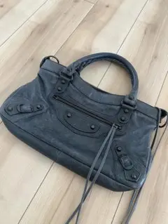 【Y2K再人気】 BALENCIAGA ザ・ファースト　ブラック レザー Y2K Y2K再人気】 BALENCIAGA ザ・ファースト ブラック レザー Y2K - メルカリ