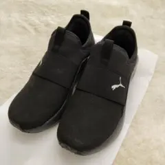 Puma ブラック スリッポンスニーカー