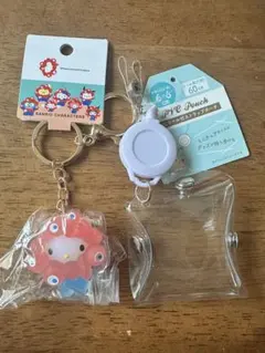 立体マスコットクリアカラーキーホルダー　ミャクミャク　ハローキティ クリア