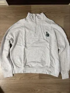 STAYGOLDグレー LAロゴ ハーフジップ トレーナー